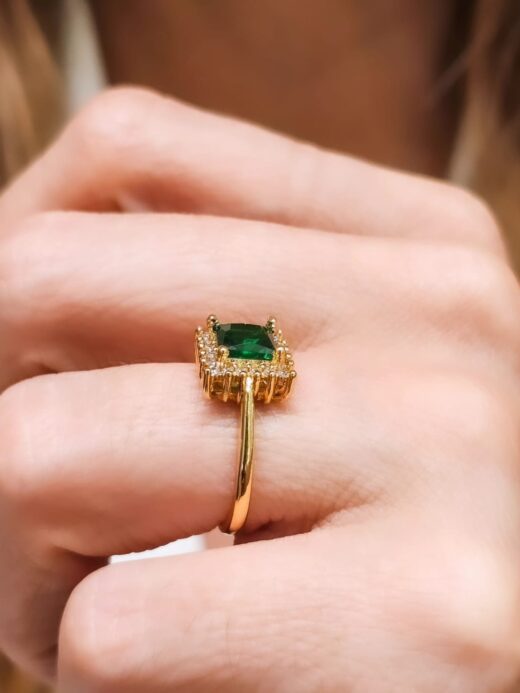 ANILLO  PIEDRA CUADRADA BORDE CIRCÓN