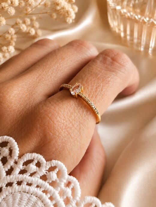 ANILLO OVALADO PIEDRA